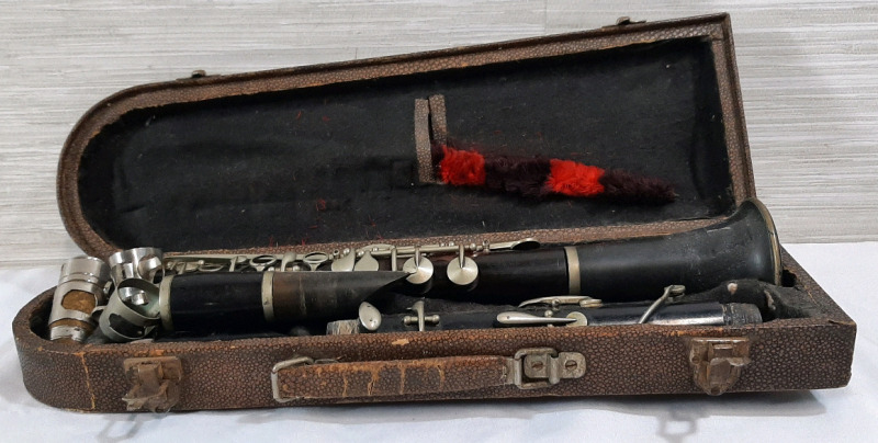 Antique Clarinet with Carrying Case, Includes all parts and a Cleaning Wand - Case measured at 17" long, 5" wide