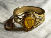 Vintage Huge Reverse Gold Tone Intaglio Carved Cameo Bracelet with Safety Chain