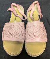 Like New: Guaraxez Dulce Rose - Measures 10.75" From Heel to Toe - Mexican Sz 26