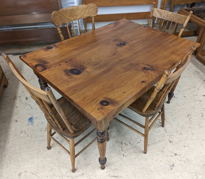 Vintage Pine Table with 4 Chairs.