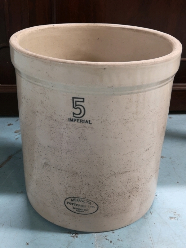 Medalta Potteries Ltd. Medicine Hat, Alberta 5 Imperial Large Crock