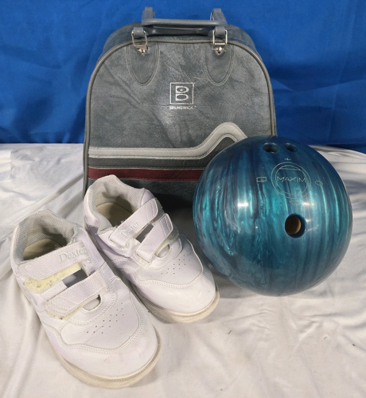 3 Pcs Bowling Set | Includes Brunswick Bag For Ball & Shoes | Dexter Size 7 Mens Bowling Shoes & A Ebonite Bowling Ball With Small/ Tight Finger Holes | Finger to Thumb Measures 3.5" Away