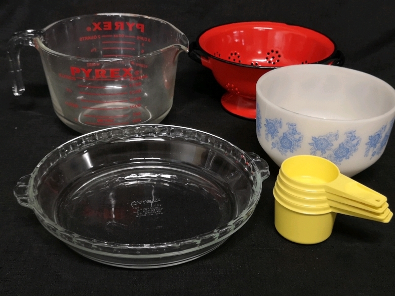 Baking Lot - Pyrex Pie Pan & Fire King Bowl ++