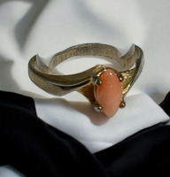 18K Gold GE Coral Ring S/A signed Size 5.5