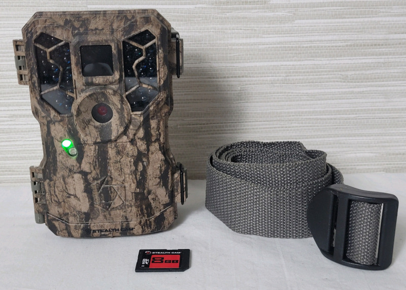 Stealth Cam Trail Camera STC-PX36NG with Tree Strap & 8gb Memory Card . Requires 8 AA Batteries . Tested Powers Up , Not Tested Beyond Power Up