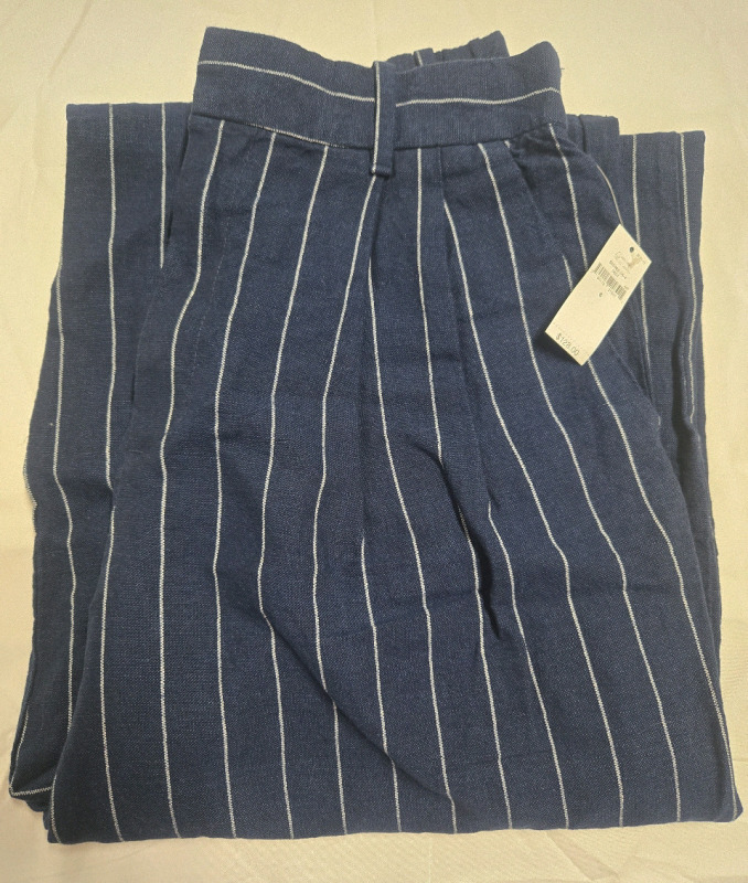 New | Womens Size: 6 | Gap Stripped Pants | * Retails For $120+ *