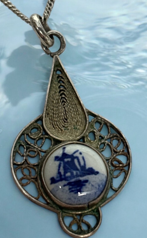 Vintage Delft Pottery Filigree Pendant 925 Sterling Silver 16 Inch Chain