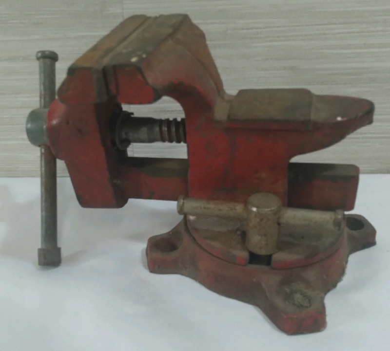 3.5" Swivel Bench Vise