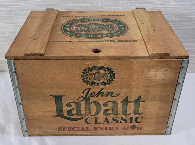 Wooden John Labatt Classic Special Extra Aged Beer Crate with Lid . Measures 17 3/4"×11.5"×12"