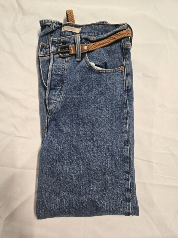 Size 29 LEVIS Ribcage Straight Jeans w Braided Belt