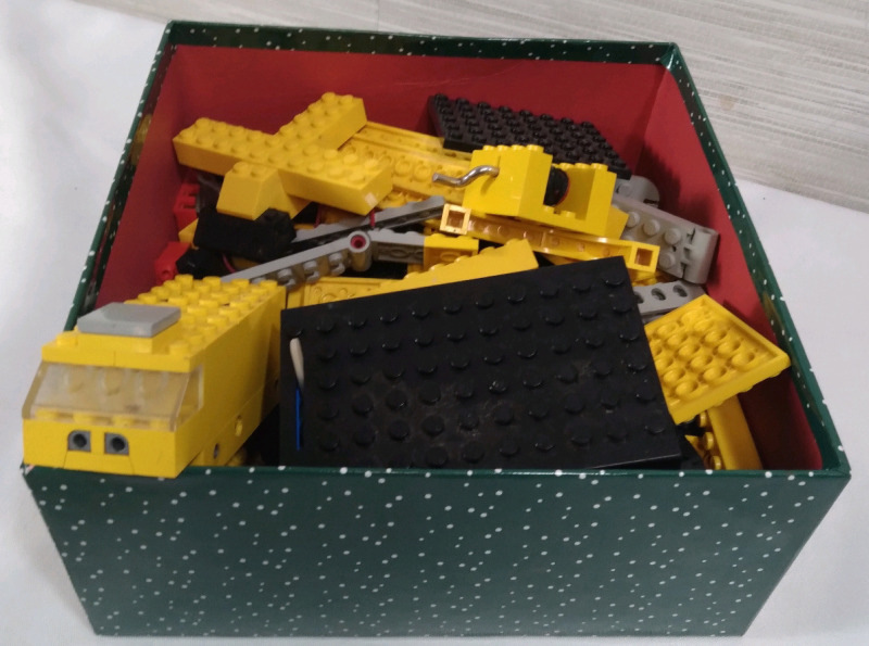 Box of Assorted Lego Pieces