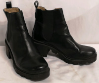 Steve Madden sz 10 Women's Boots