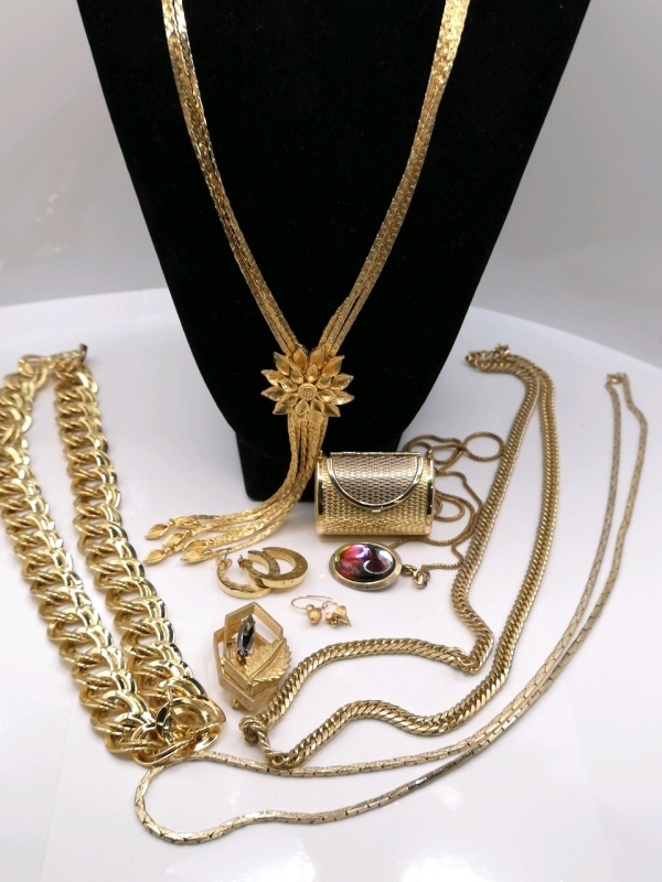 Gold Tone Jewelry - Necklaces, Earrings & Brooches