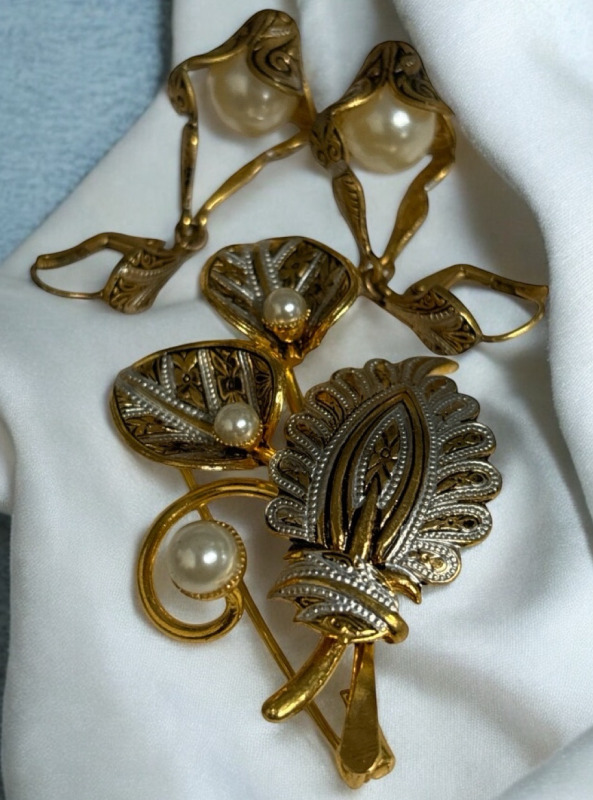 Vintage Spain Signed Damascene Leverback Earrings Damascene Brooch