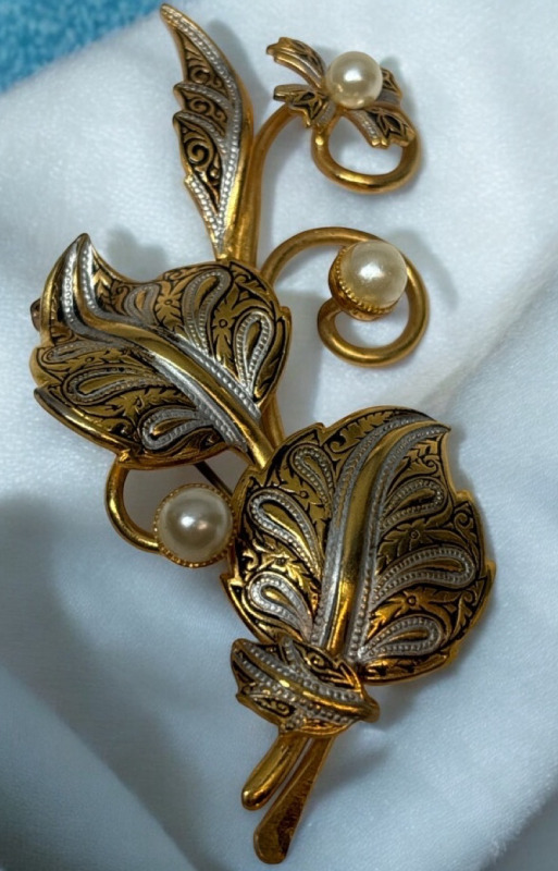 Art Nouveau Damascene Fabulous Vintage Large Brooch Faux Pearls 3 Inch