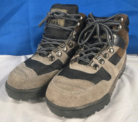 Arctic Trail | Size: 4 Kids Winter / Hiking Low Cut Boots