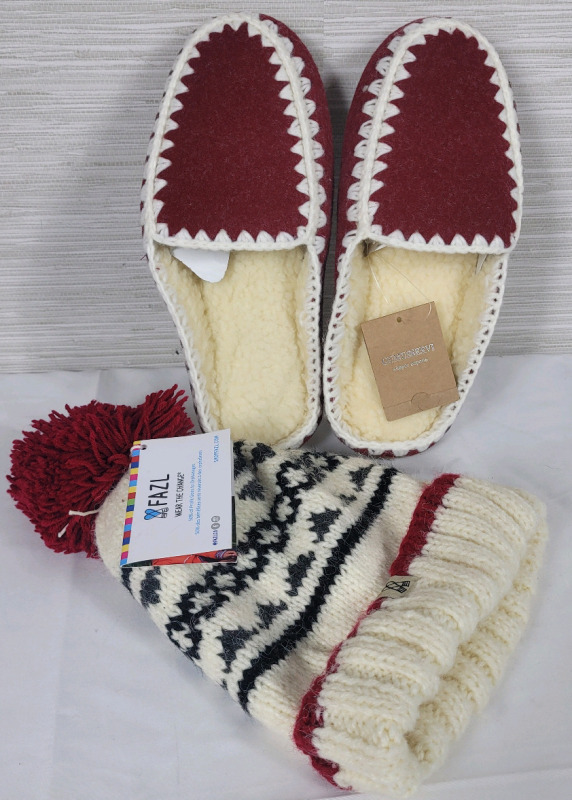 New - Gumusservi Memory Foam Anti-Slip Women's Slippers , Size 9 & Fazl Wool Toque