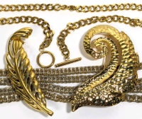 Eye-Catching Large Hammered-Style & Quill-Style Gold Tone Statement Brooches + Long Toggle Clasp Gold Tone Chain & Lariat Necklace
