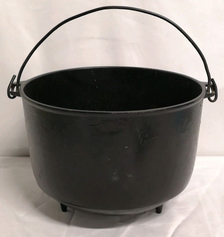 3 Footed Cast Iron Cauldron/Pot with Handle #9