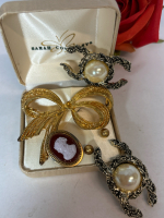Rare Sarah Coventry Hard Case Box with Brooch Shoe Clips Stud Earrings Antique Cameo