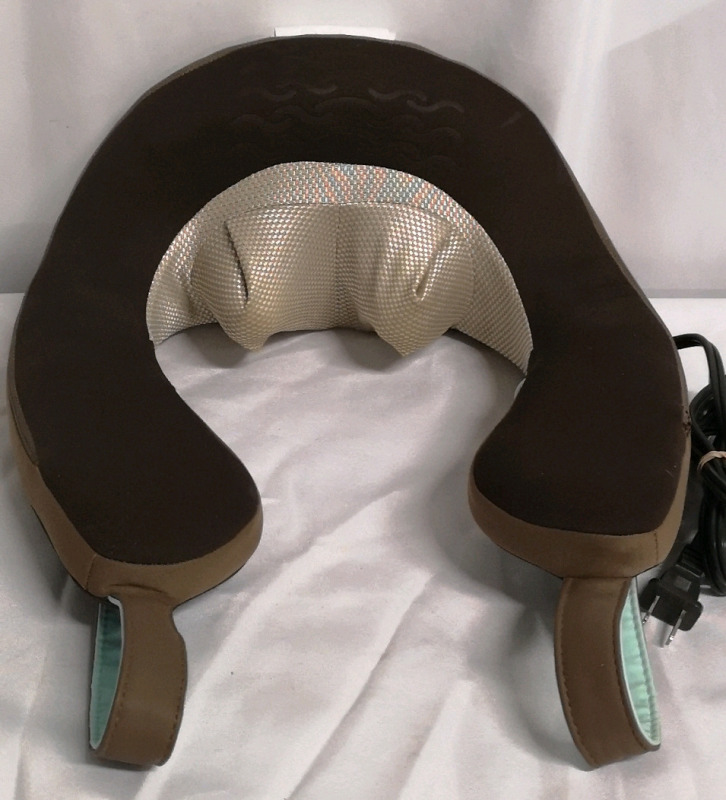 Homedics Shiatsu Neck and Shoulder Massager with Heat - Working