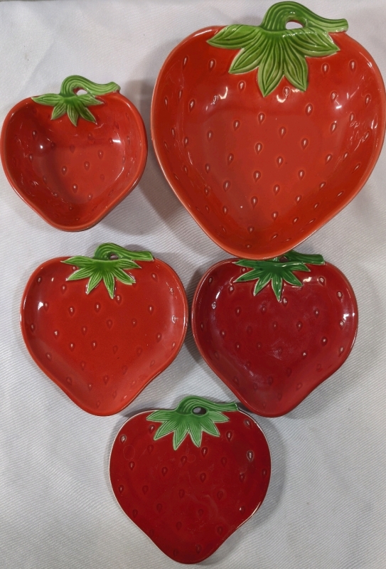 Lot Of 5 Japan Ceremaic Strawberry Bowls And Plates