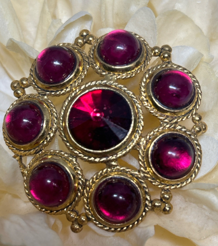 Vintage Rivoli Red Cab centre with 7 Raspberry Round Cabs Brooch
