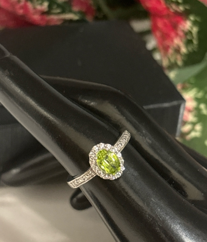 Peridot 925 Sterling Ring w Cubic Zircon frame Ring Size 7