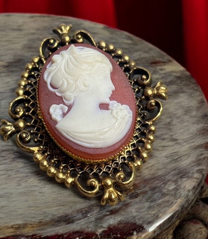 Vintage Avon Victorian Style Cameo Perfume Locket Brooch in Original Box