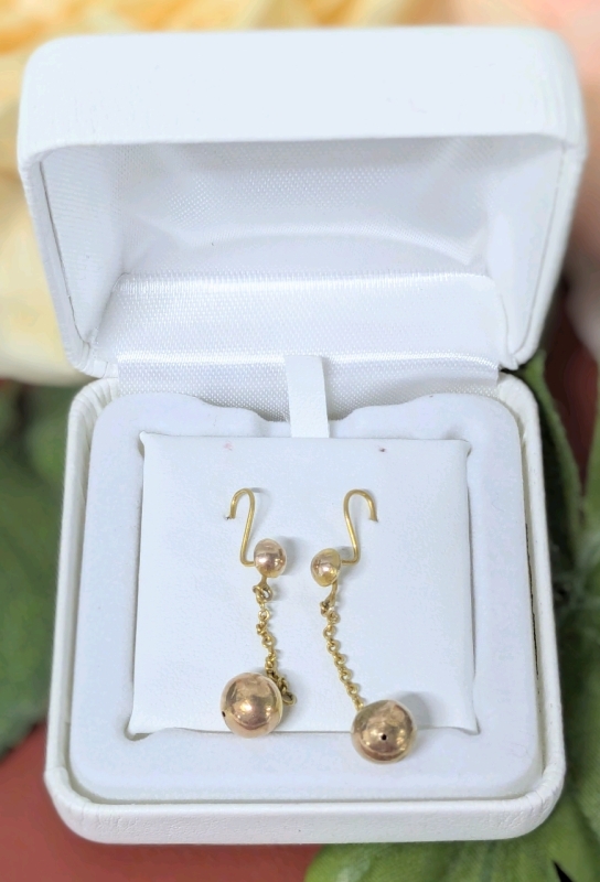 Classy 10K Gold Tested Dangle Earrings Pair