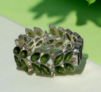 Amazing 925 Sterling Toggle Bracelet Glowing Wide Green Marquises
