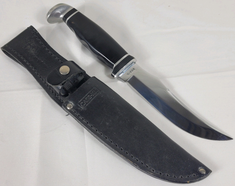 Case XX Fixed Blade Hunting Knife with Sheath , Model # 223-5 . Measures 9.5" Long