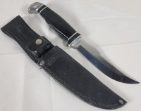 Case XX Fixed Blade Hunting Knife with Sheath , Model # 223-5 . Measures 9.5" Long