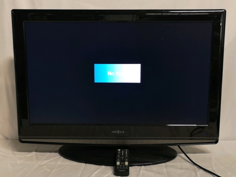 Insignia 32" LCD TV & DVD Player with Remote Model NS-LTDVD32-09