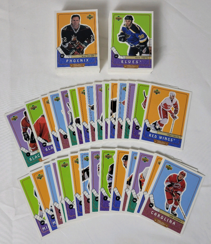 1999 - 2000 Upper Deck Retro NHL Hockey Trading Card Complete Set , 110 Trading Cards