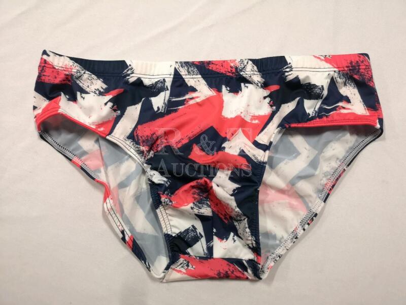 New Men's Swimsuit sz Large