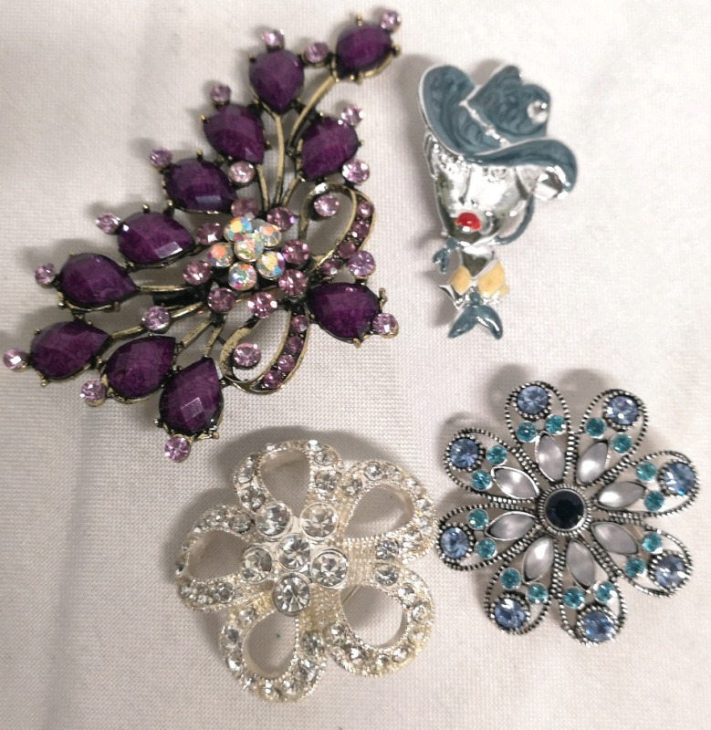 4 Statement Brooches