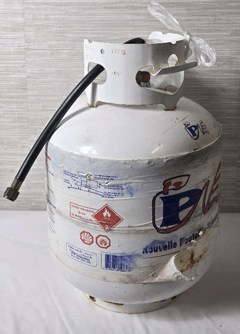 Large Metal 8.2KG | Propane Tank * Empty * W/ Connector | Measures 18" Tall