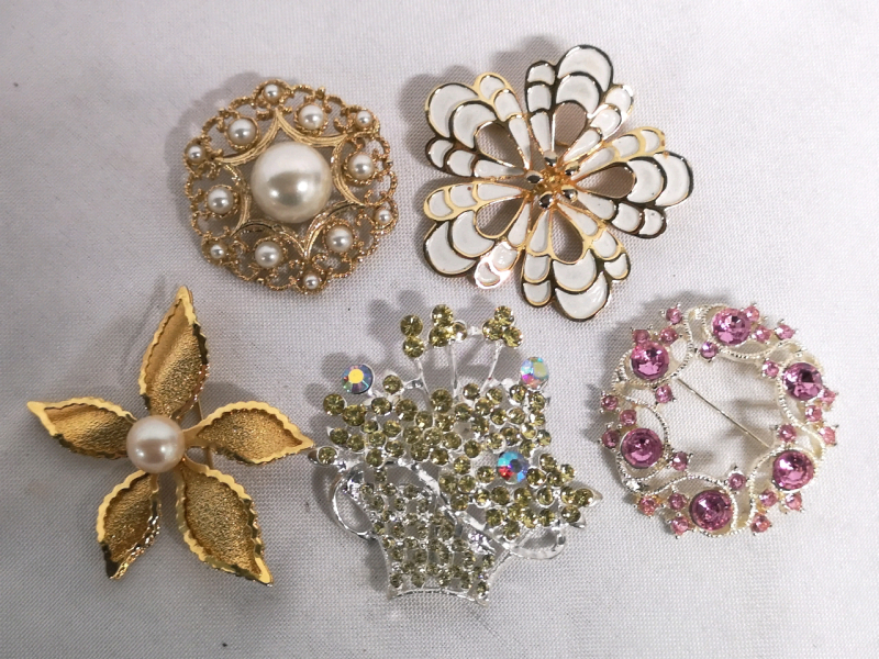 5 Beautiful Brooches