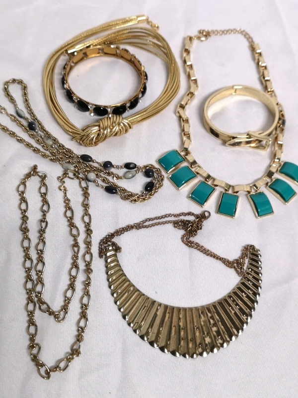 7 Piece Jewelry Lot - Necklaces & Braclets