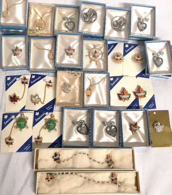 34 Piece Jewelry Lot - Niagara Falls Canada Pins, Brooches ++