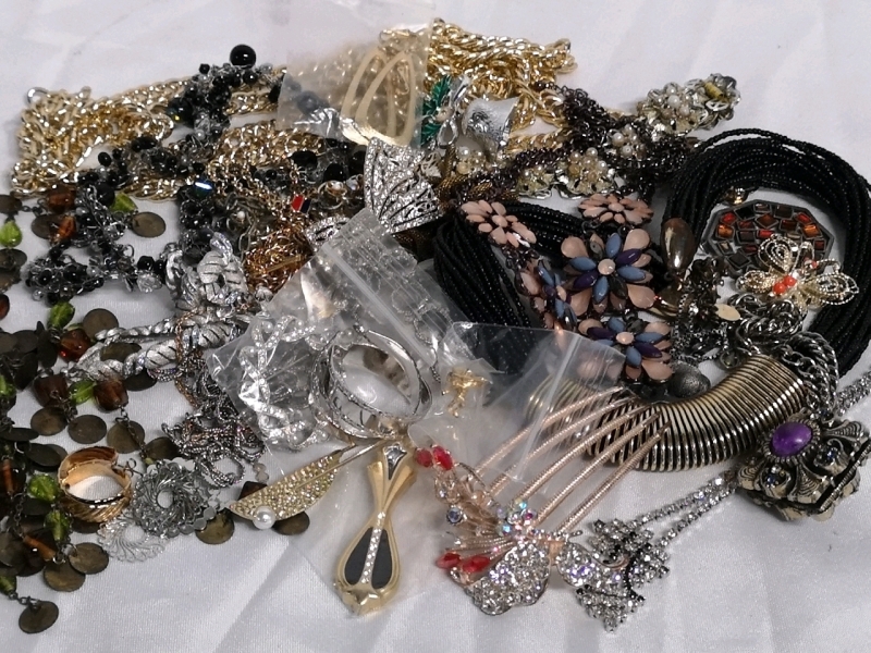 Modern & Vintage Jewelry Lot