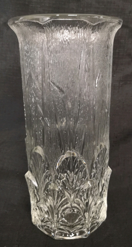 Fidenza Heavy Art Deco Pressed Clear Glass Raised Leaf Design Vase Made in Italy - 9.5" Tall