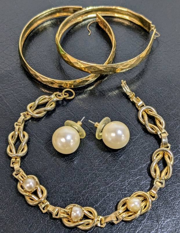 Classic Freshwater Pearl Gold Tone Bracelet (7"), Large Gold Tone Hoop Earrings & Large Faux Pearl Stud Earrings