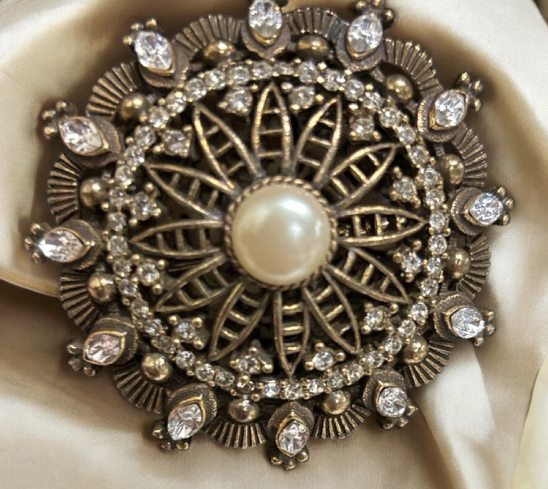 Spectacular Vintage Rhinestone Domed Filigree Brooch