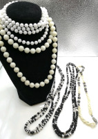 5 Beaded Necklace Black/White