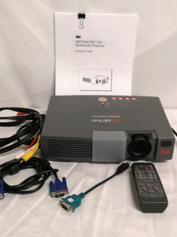 3M Multimedia Personal Projector with Remote Model MP7640 Working
