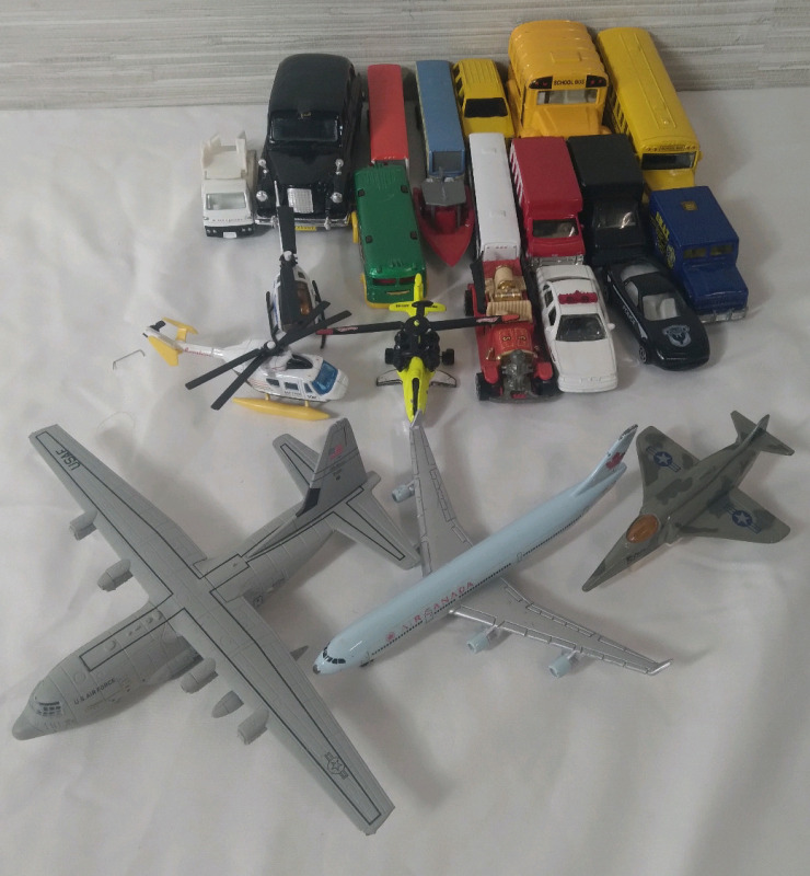 Big Diecast cars Busses & Planes Hotwheel