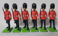 Six (6) 1977 Britains Deetails " Scots Guards " Plastic Toy Soldiers , 54mm