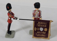 Britains " Unfurling the Colour - Coldstream Guards " Metal Toy Soldiers , 54mm . Complete Set of 2
